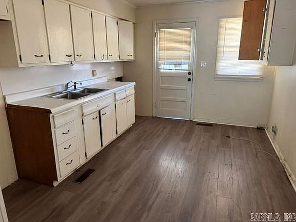 2nd image of 813 Cedar St