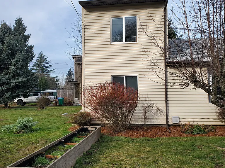 6225 NE Emerson St #B — Photo 2