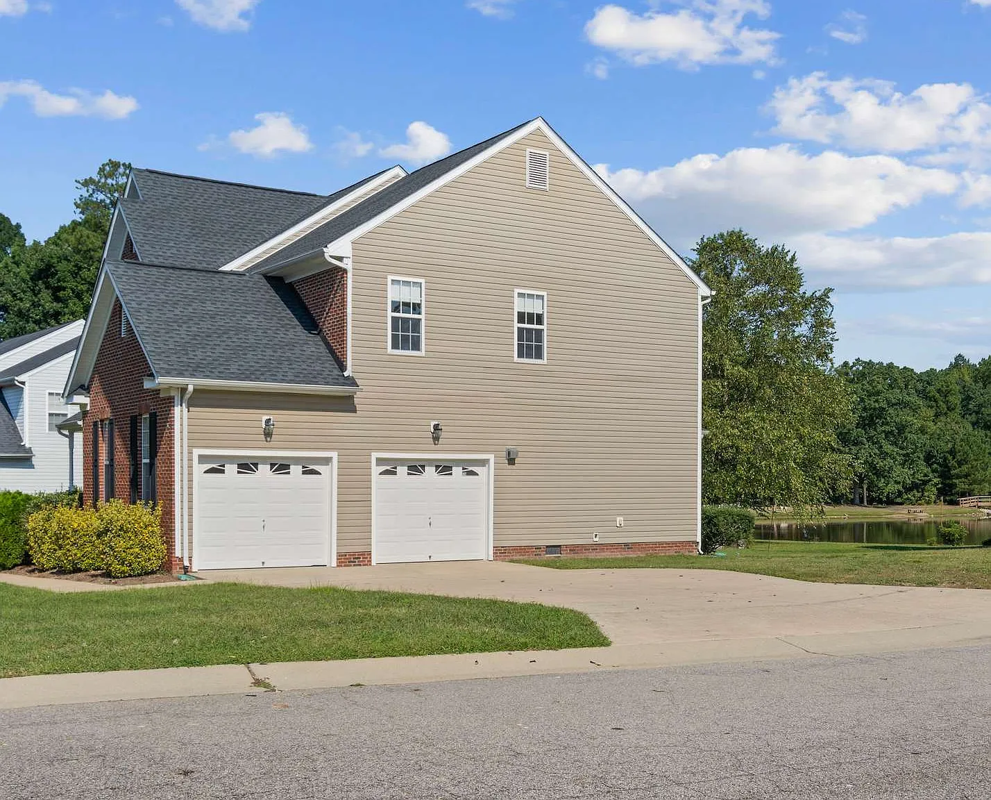 5 bed, 3.5 bath, 3001 sqft, $2,950 — Photo 4