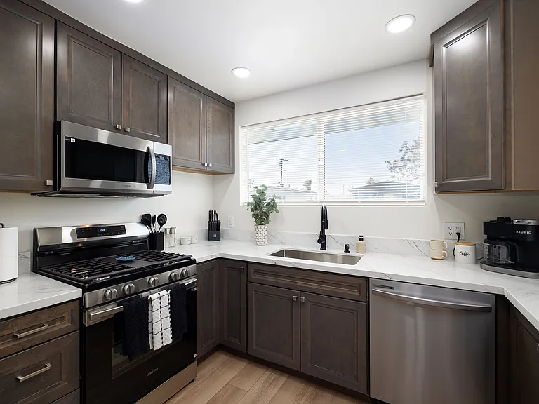 5019 Ensign St — Photo 3