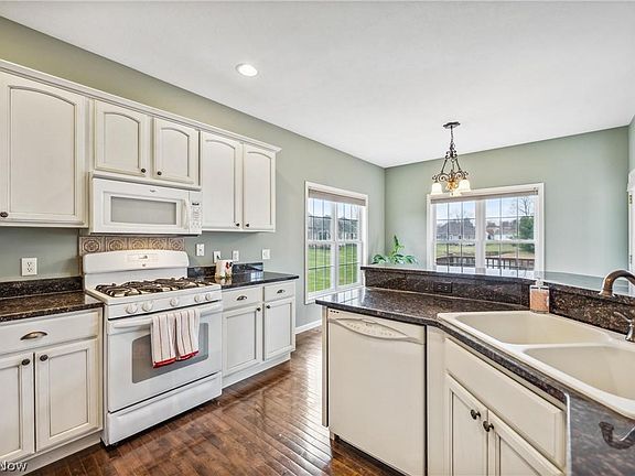 5th image of 5496 Marshview Ln