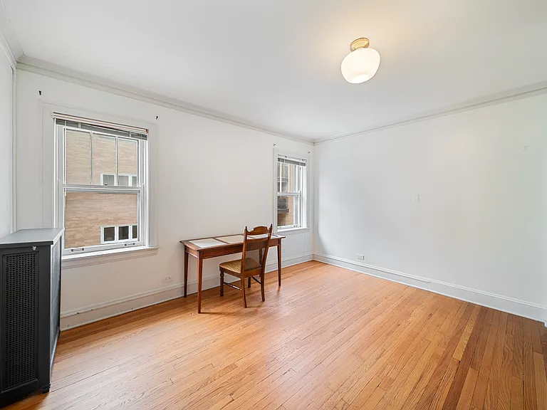 721 Foster St #2W — Photo 6