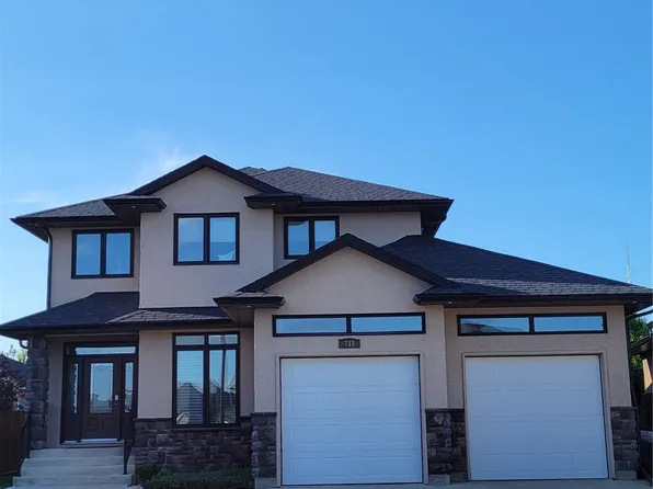 718 Patrick Bay, Saskatoon, SK S7W 0G3