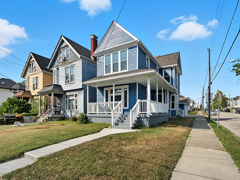 1820 Hewitt Ave — Photo 6