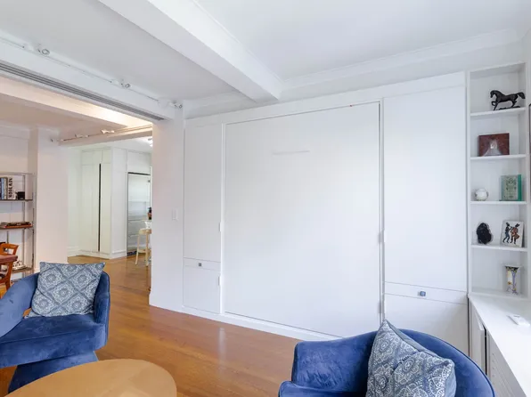 865 United Nations Plaza image 4 of 9