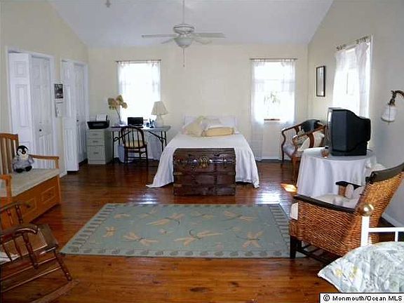4th image of 213 Tennyson Ave