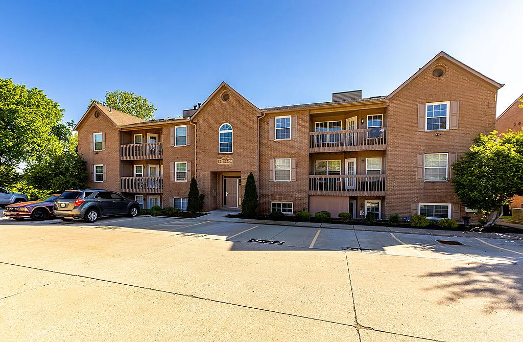 2 bed, 1080 sqft, $1,750 — Photo 2