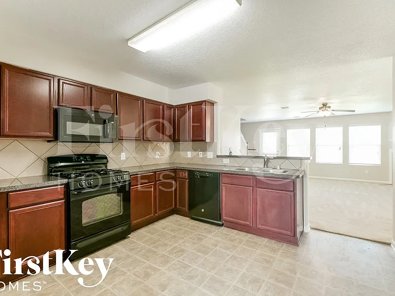 9909 Hyacinth Way — Photo 6