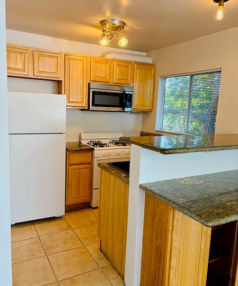 533 Brooks Ave #5 — Photo 1