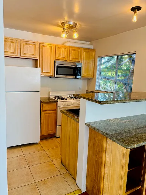 533 Brooks Ave #5