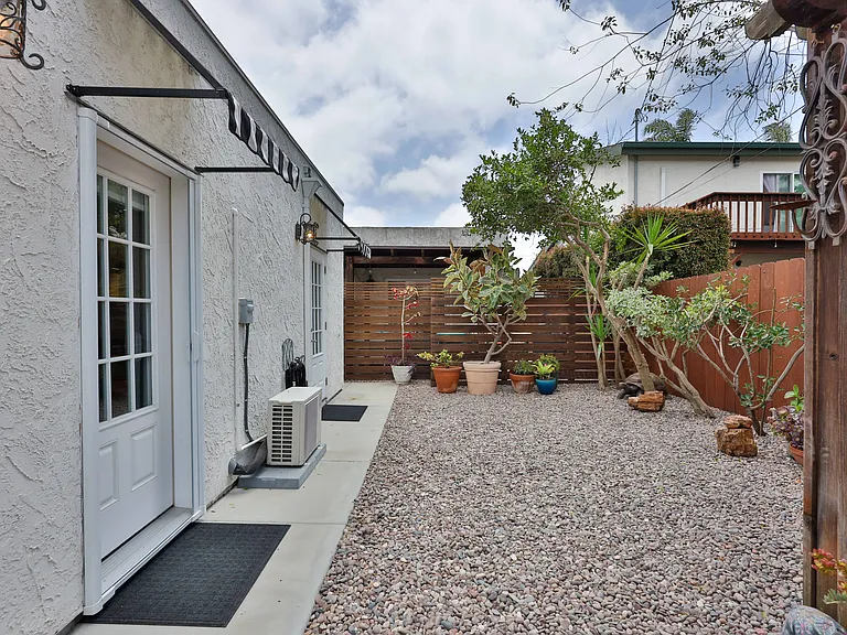 5036 Raymond Pl — Photo 2