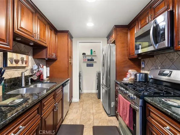 1048 Las Lomas Dr Unit A, La Habra, CA 90631