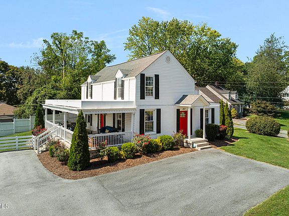 3rd image of 207 E Gilmer Park