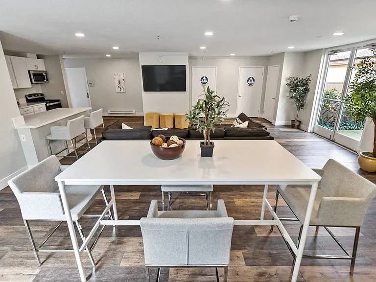 Del Norte Place Apartment Homes — Photo 16