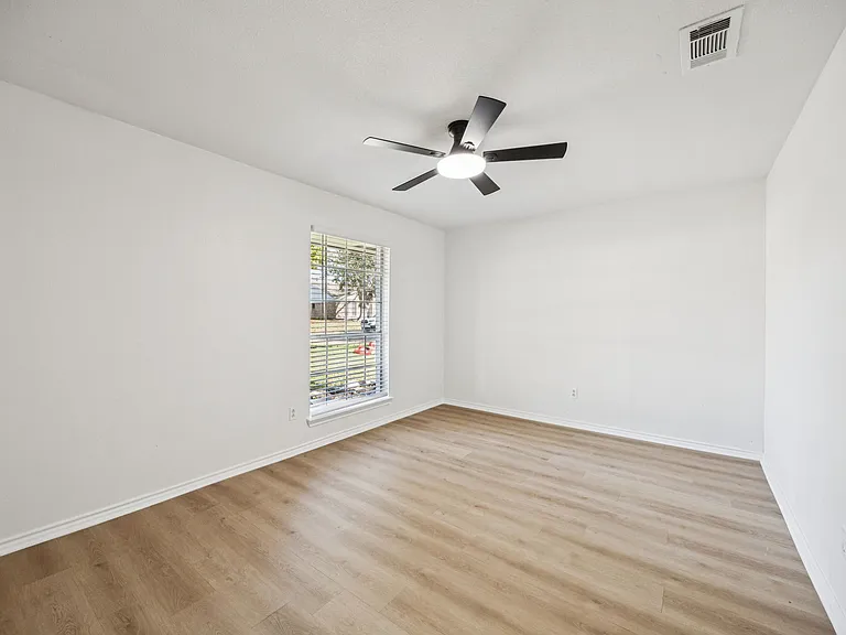 5909 Mark Ln — Photo 8