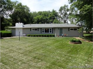 17 Horseshoe Dr, Springfield, IL 62702