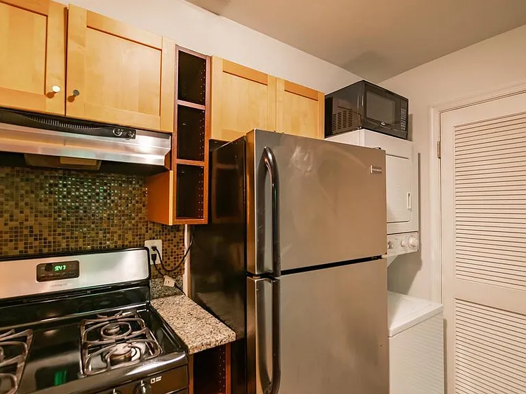 2304 Naudain St #D — Photo 7