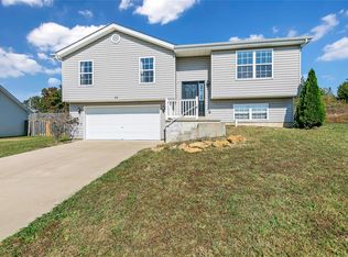 55 Hunters Pointe Dr, Winfield, MO 63389