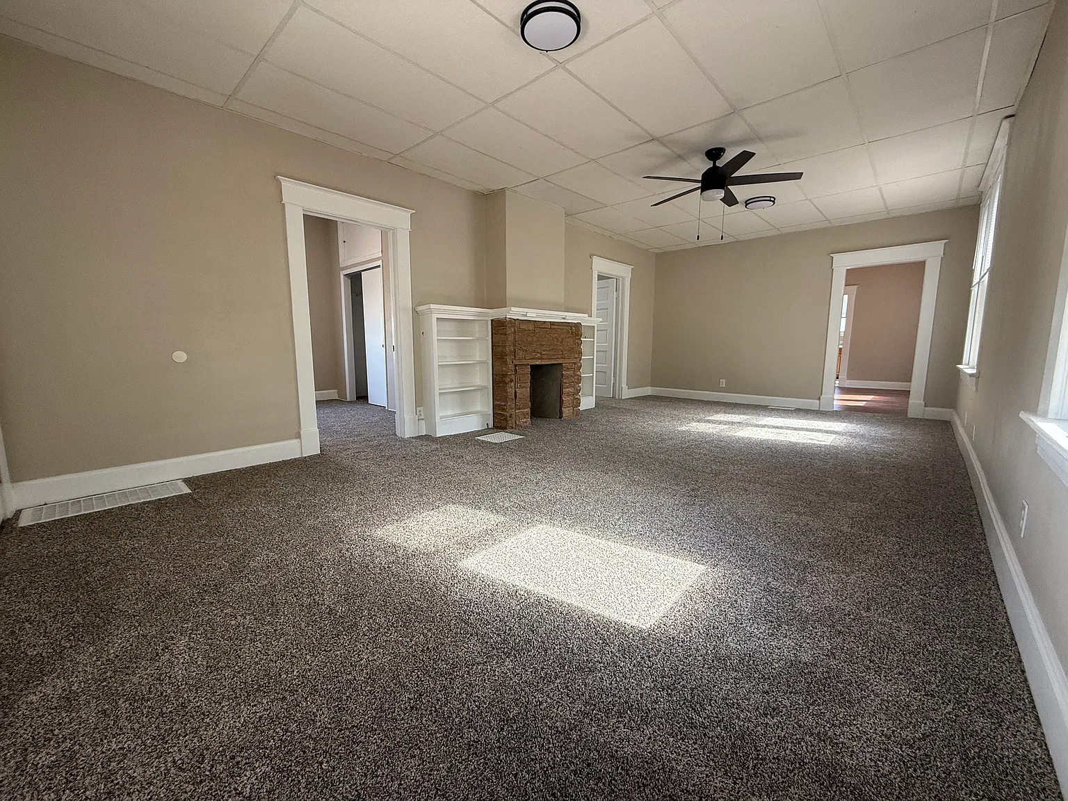 3 bed, 1.5 bath, 1326 sqft, $1,250 — Photo 3