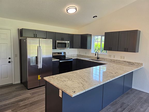 4th image of 2658 Sheffield Dr