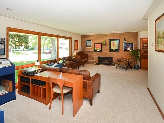 4th image of 4432 Fondell Dr