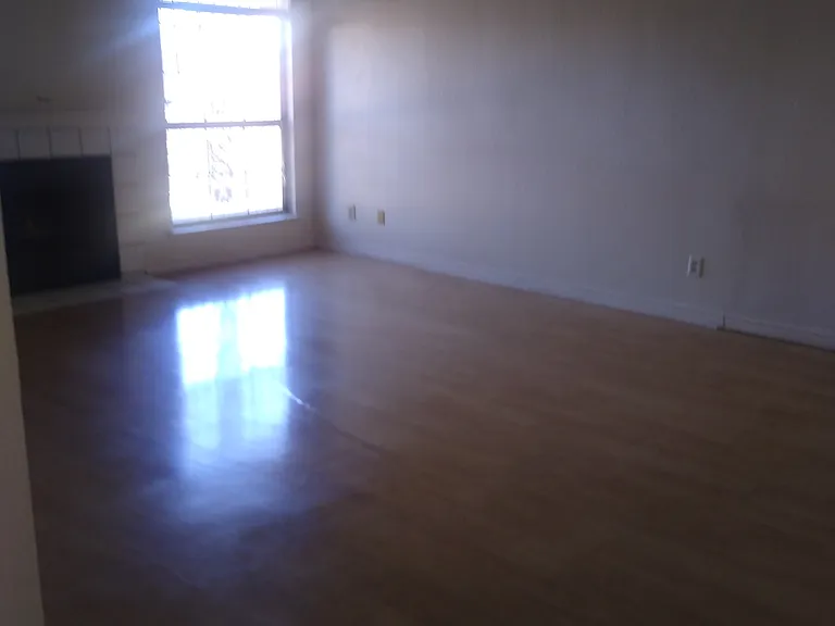 10600 Lehman St — Photo 5