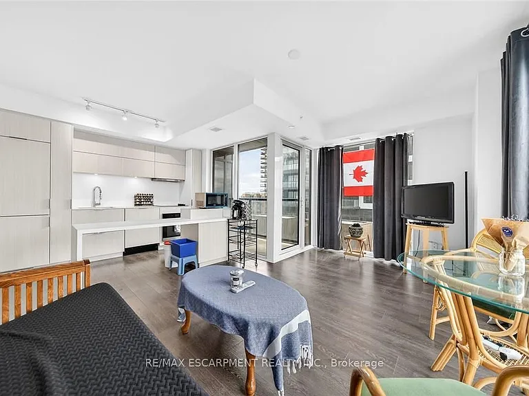 370 Martha St #710 — Photo 23