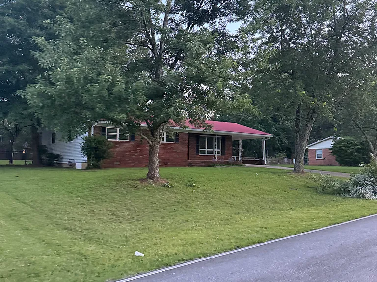 4104 Greenbrier Dear Rd — Photo 2