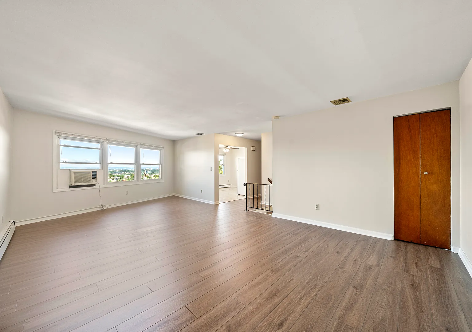 2 bed, 1.5 bath, 900 sqft, $2,800 — Photo 2