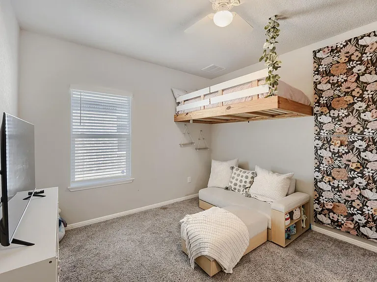 141 Marienfeld Ln — Photo 17