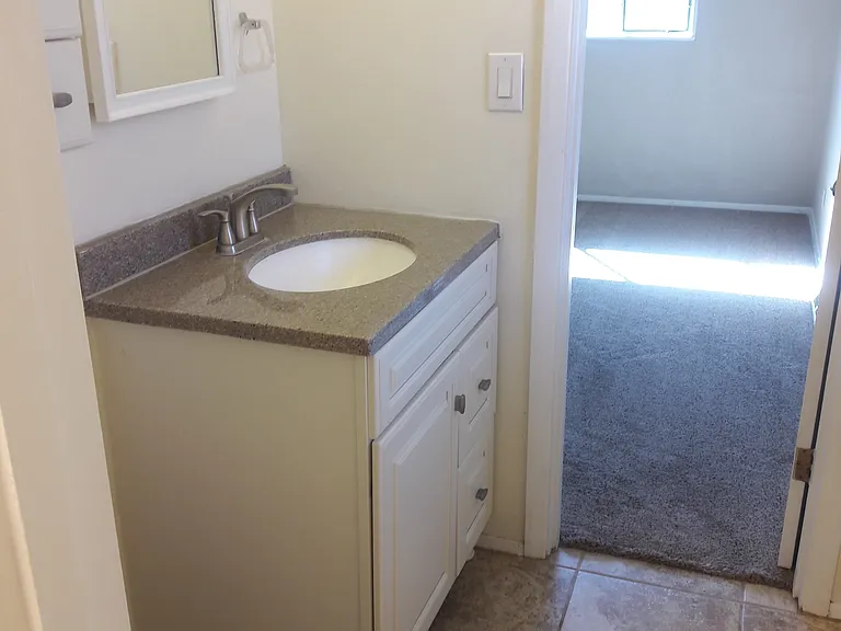 6605 Natalie Ave NE — Photo 9