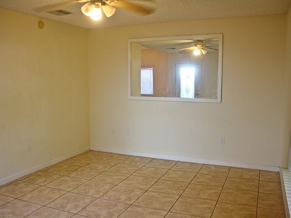2nd image of 3014 Beach Blvd S