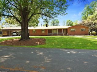 106 Bon Aire Rd, Elkin, NC 28621