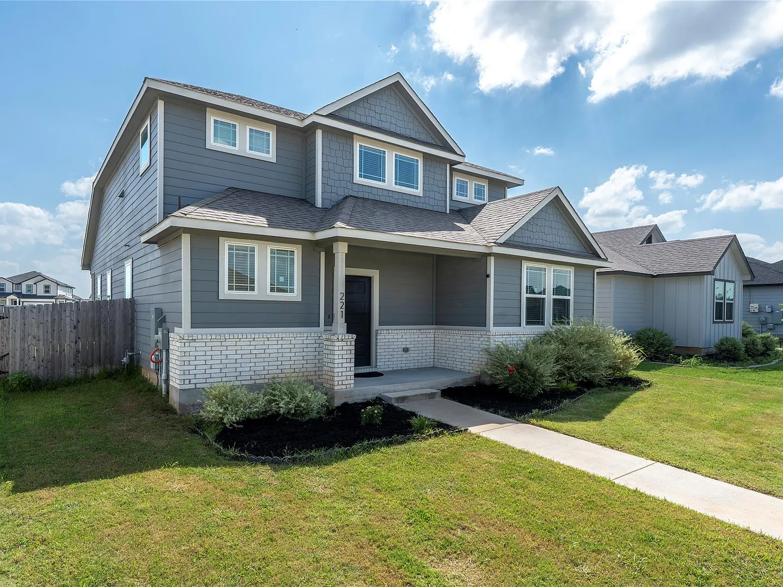 4 bed, 3.0 bath, 2115 sqft, $2,350 — Photo 4