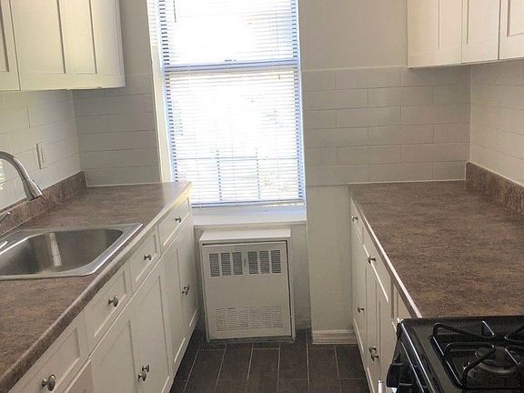 4th image of 922 Bronx Park S APT 3D