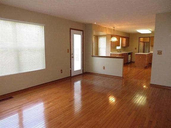 5th image of 4662 Moselle Dr