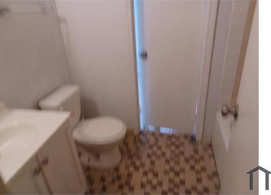 4th image of 203 N Meade Dr