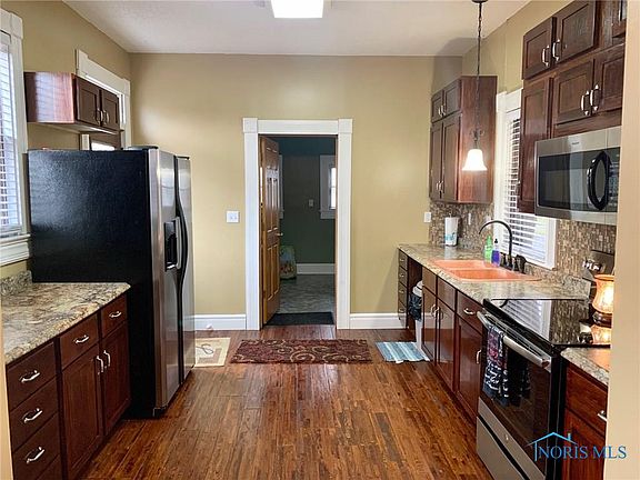 3rd image of 804 E Main St #10