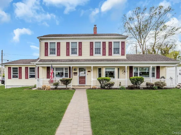 42 Spring Lane, Levittown, NY 11756