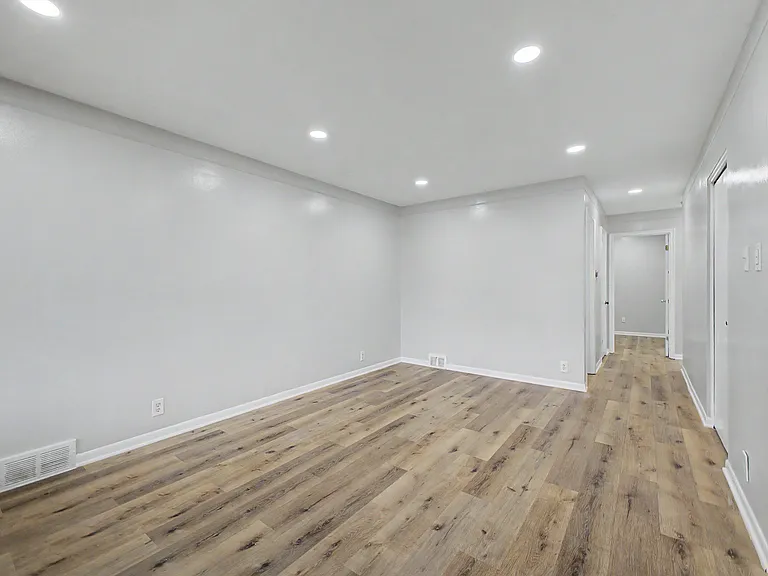 24315 Currier St — Photo 7