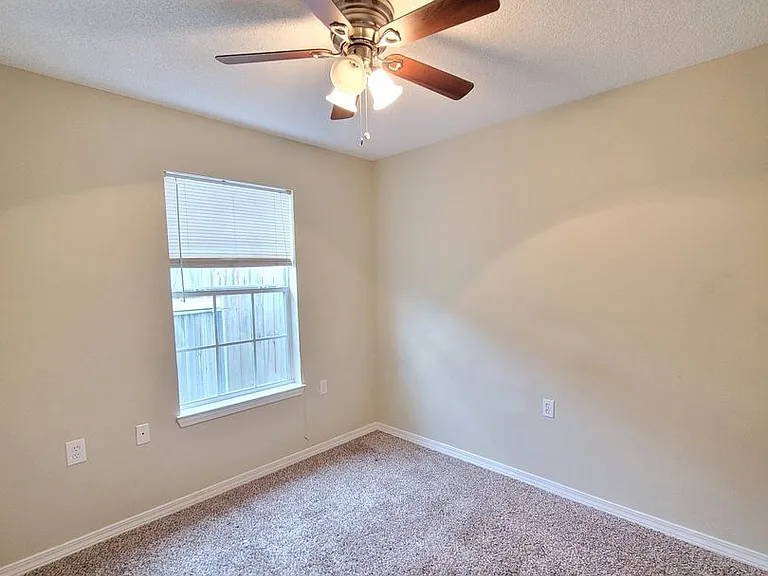 7802 Heirloom Dr — Photo 13