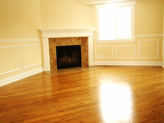 3rd image of 318 Wellington Dr