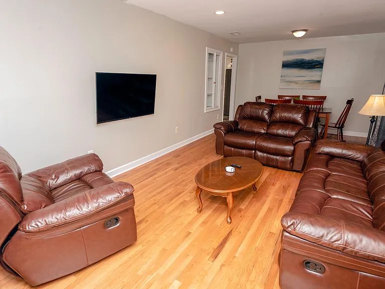 632 Carolyn Ln — Photo 1