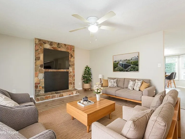 2511 Nugget Dr SW — Photo 3