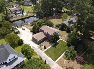 2082 Rivershore Rd, Elizabeth City, NC 27909