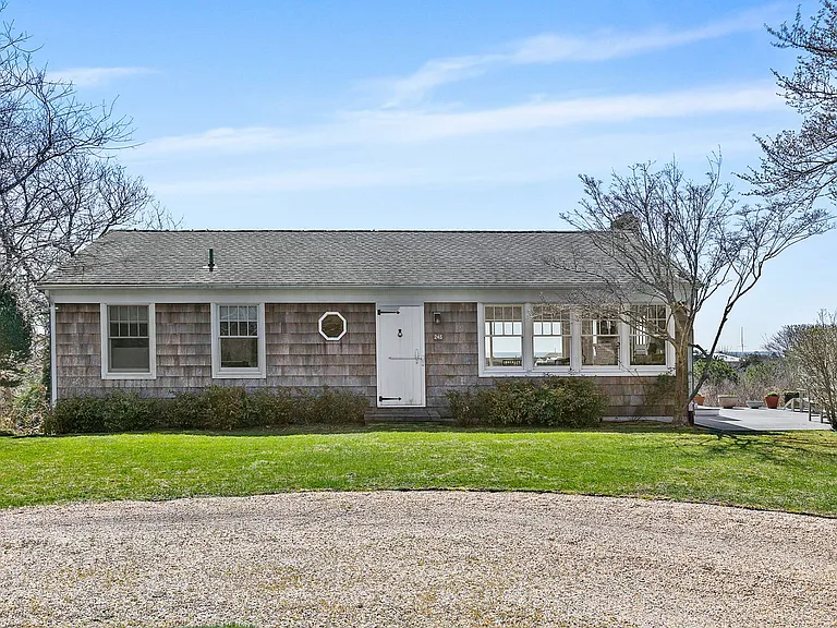 245 Bluff Rd — Photo 1