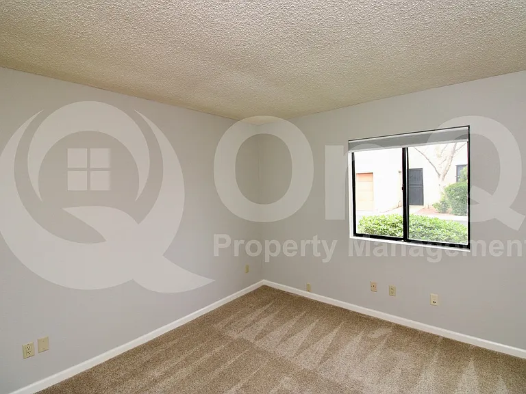 1949 N Swan Rd #31 — Photo 12