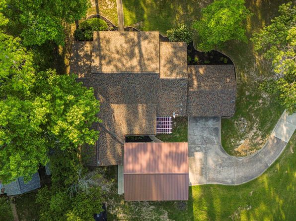 403 E Lake Dr, Livingston, TX 77351