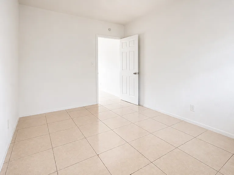 2830 Fillmore St — Photo 10
