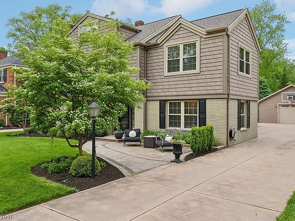 2nd image of 20646 Beaconsfield Blvd